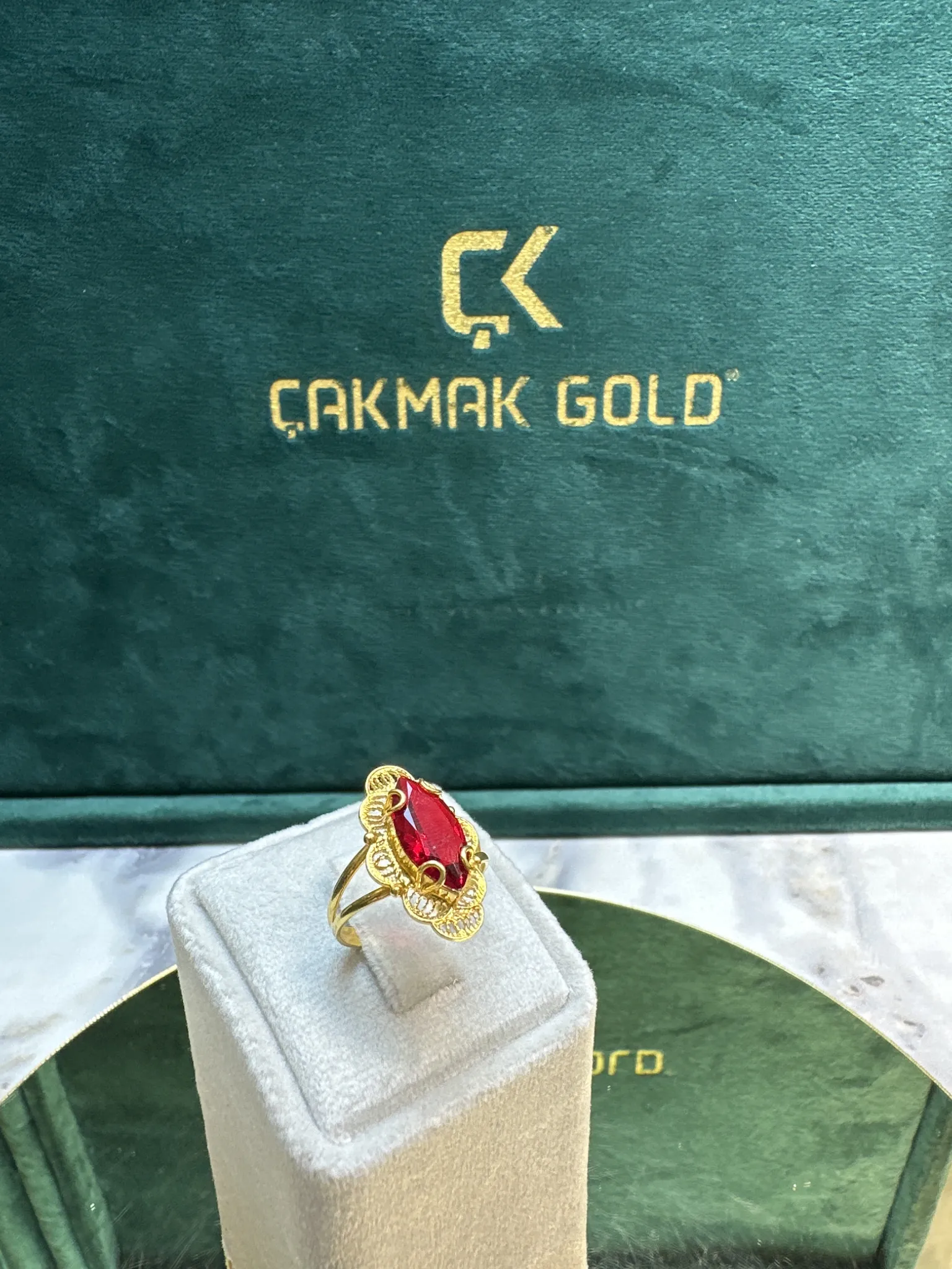 TAŞLI ANNE YÜZÜĞÜ