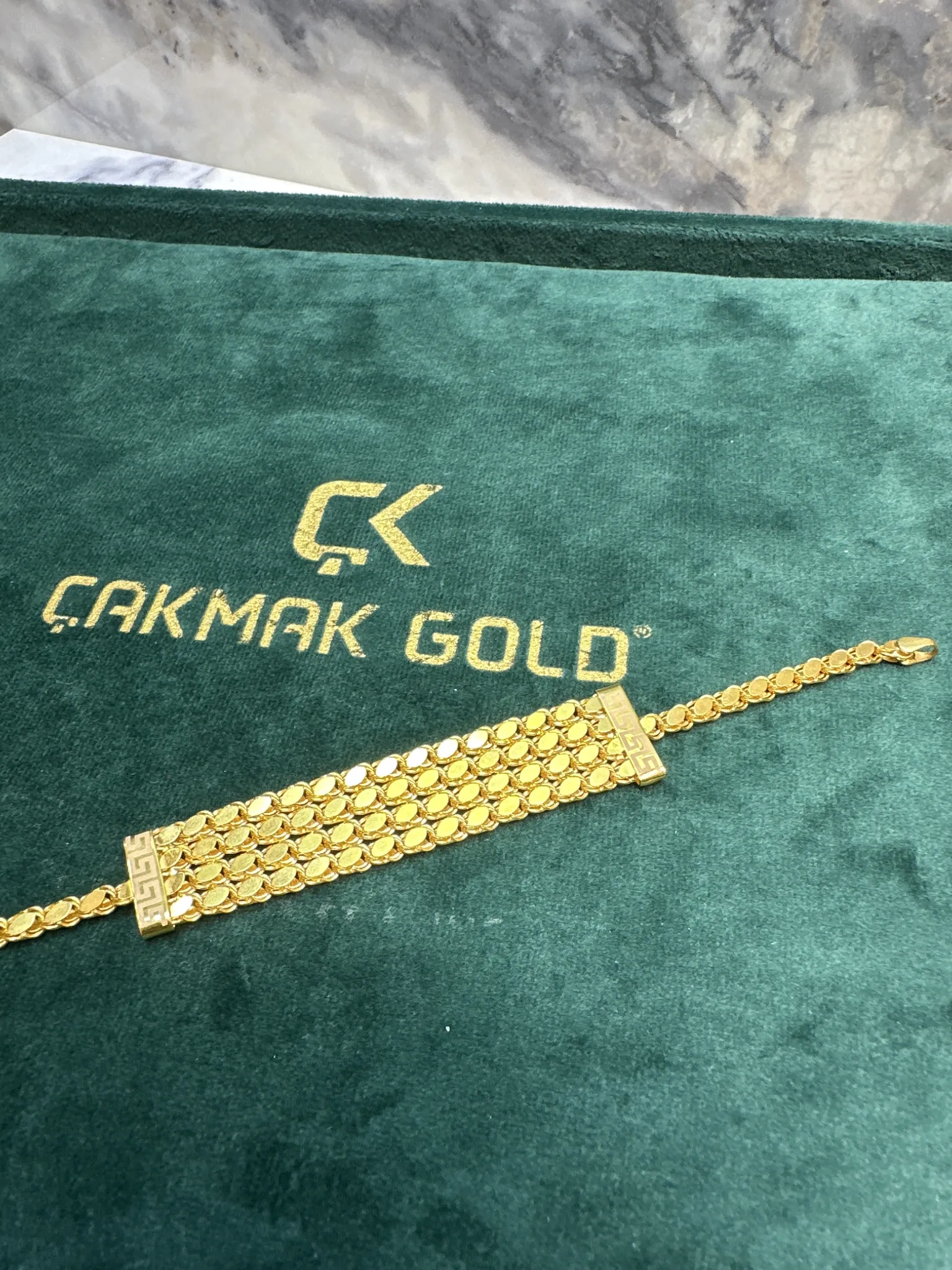 PULLU MODEL BİLEKLİK 
