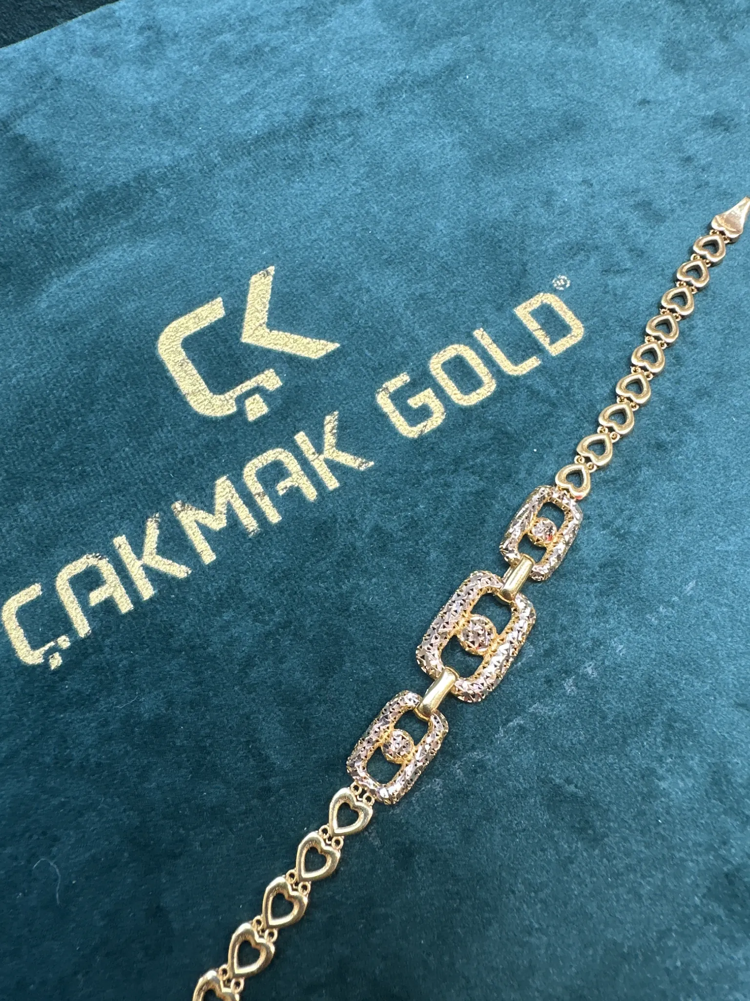 KALPLİ ÖZEL MODEL BİLEKLİK 