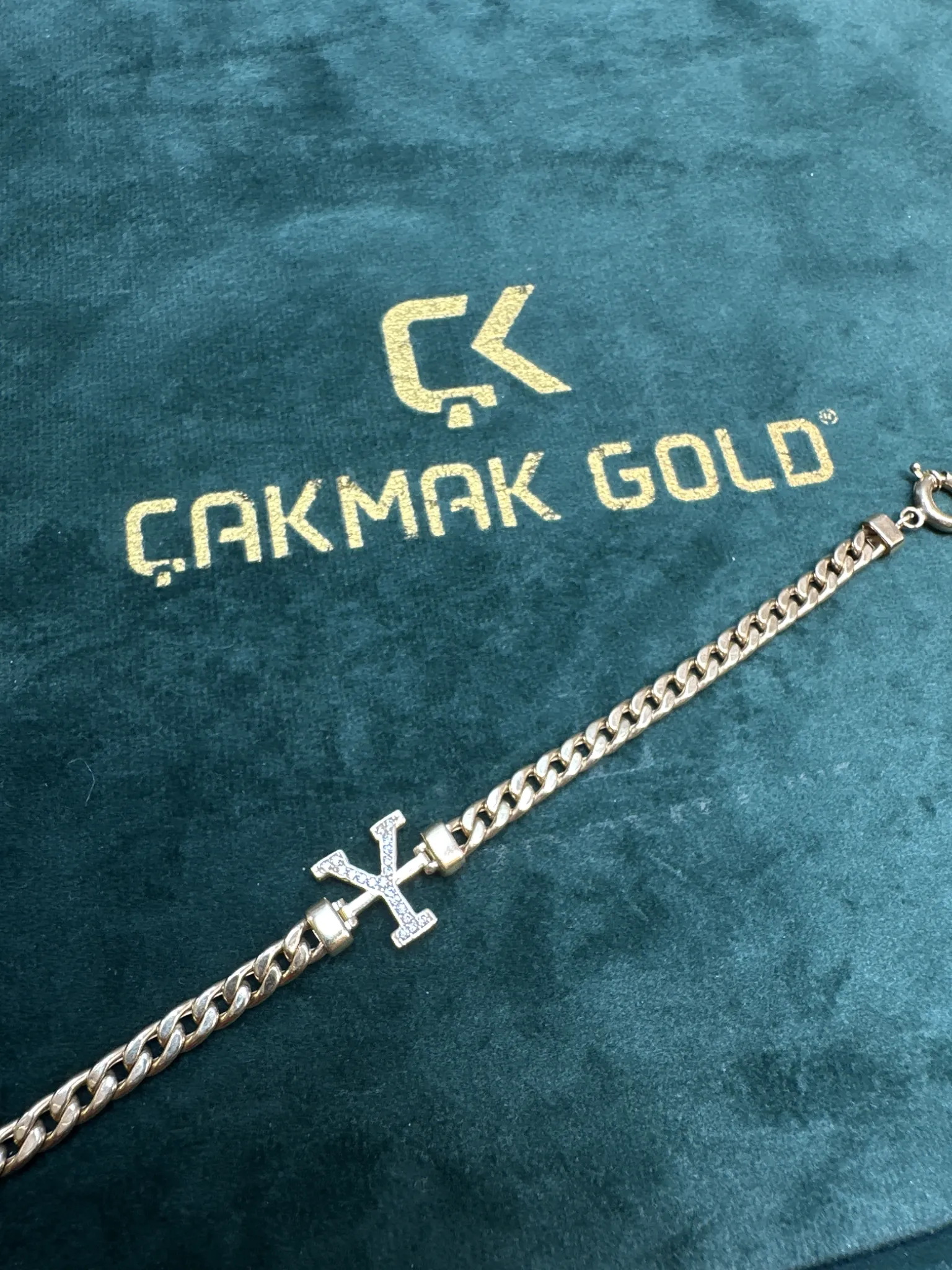 ÖZEL TASARIM Y HARFLİ BİLEKLİK 