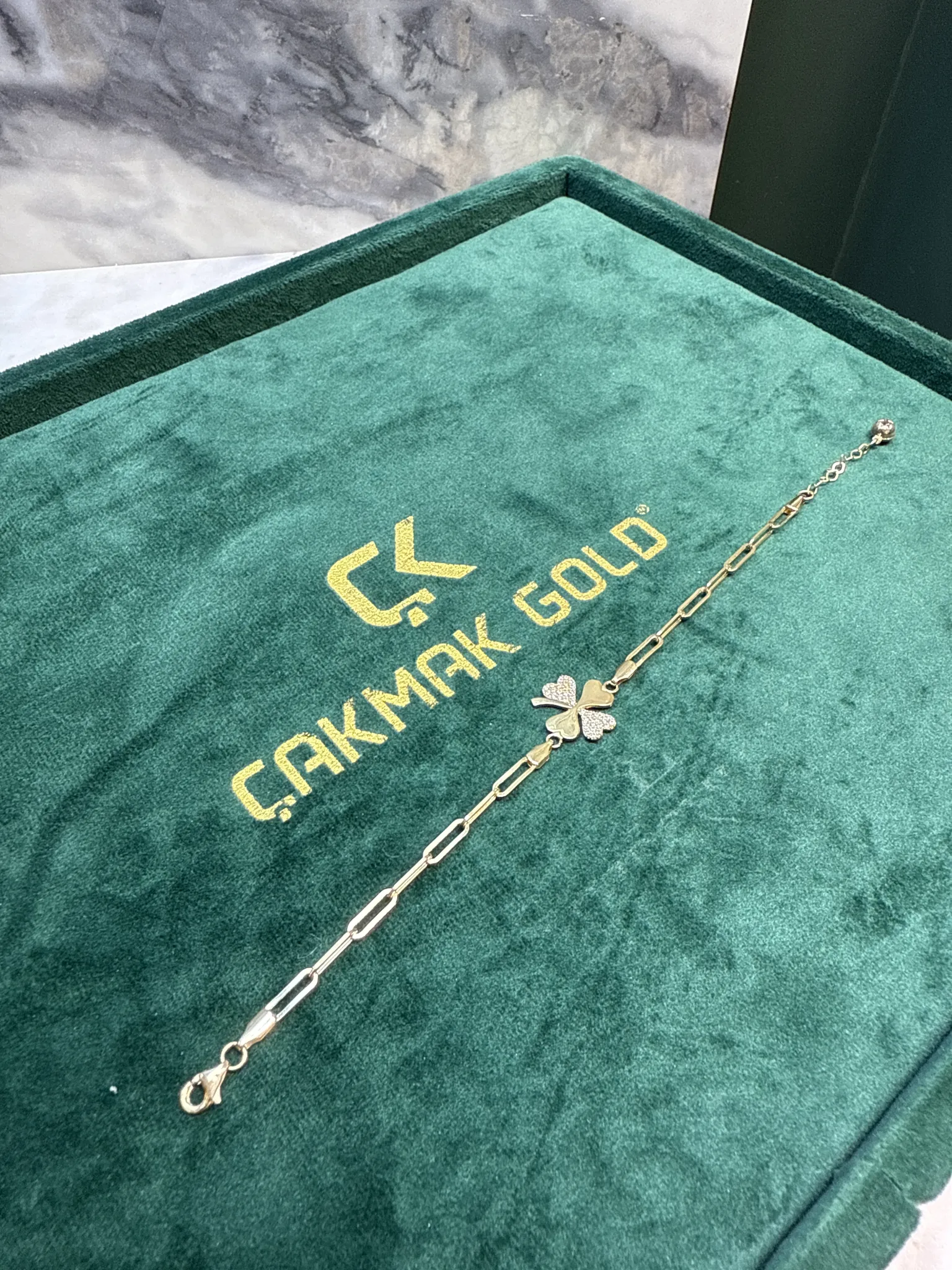 YONCA ATAÇ MODEL BİLEKLİK