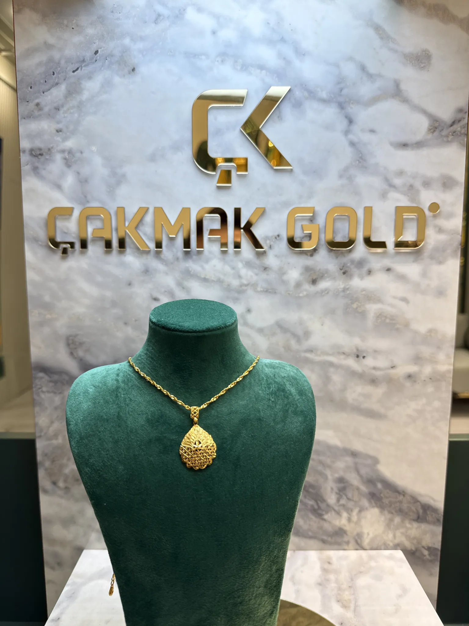 MODEL UÇ