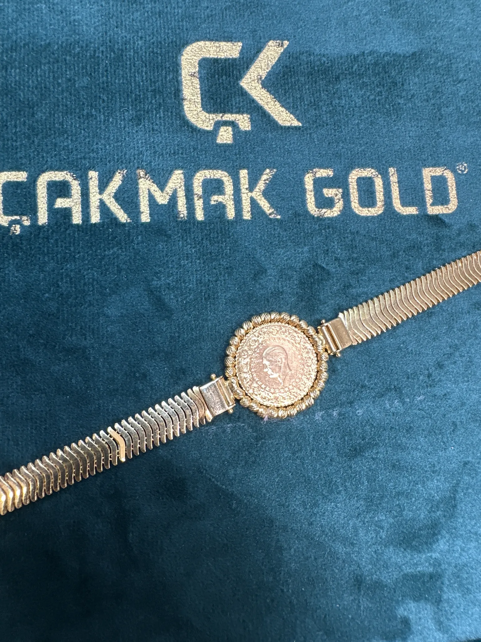 BALIK SIRTI ORTASI ÇEYREKLİ BİLEKLİK