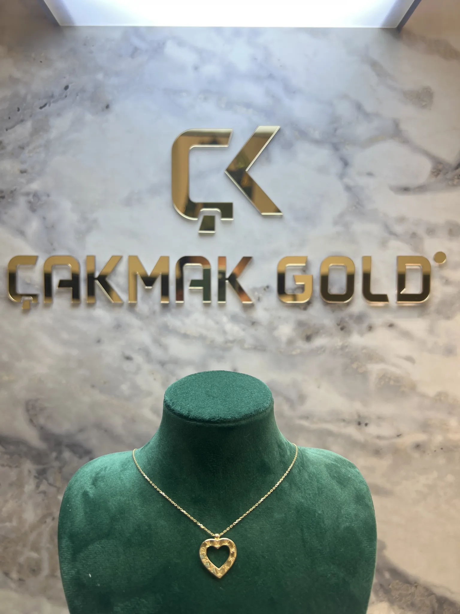 KALPLİ TASARIM ÇITIR KOLYE