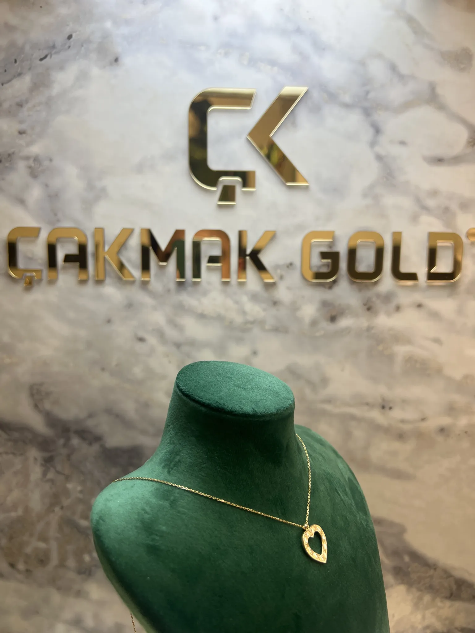 KALPLİ TASARIM ÇITIR KOLYE