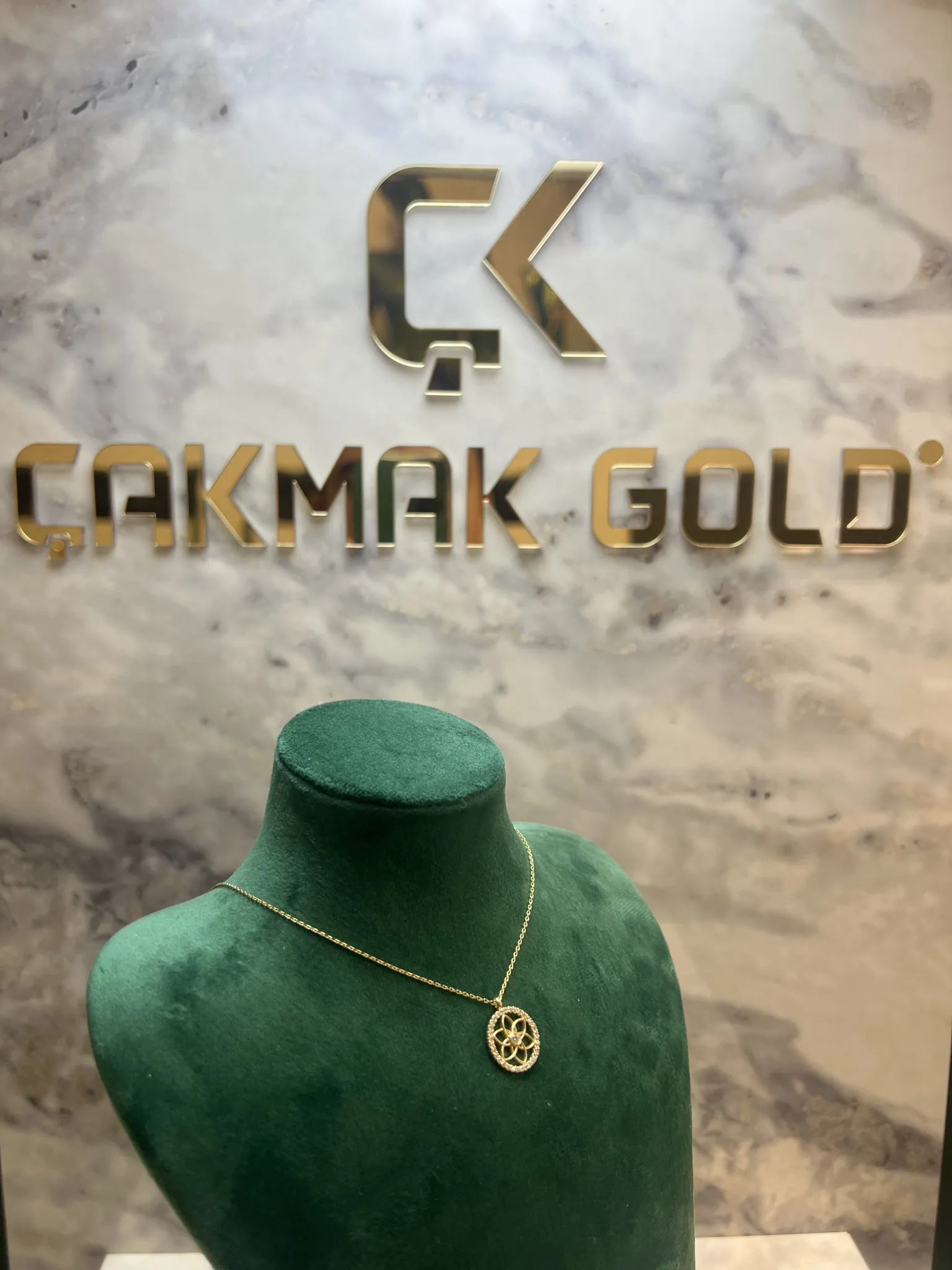 KAR TANESİ ÇITIR KOLYE