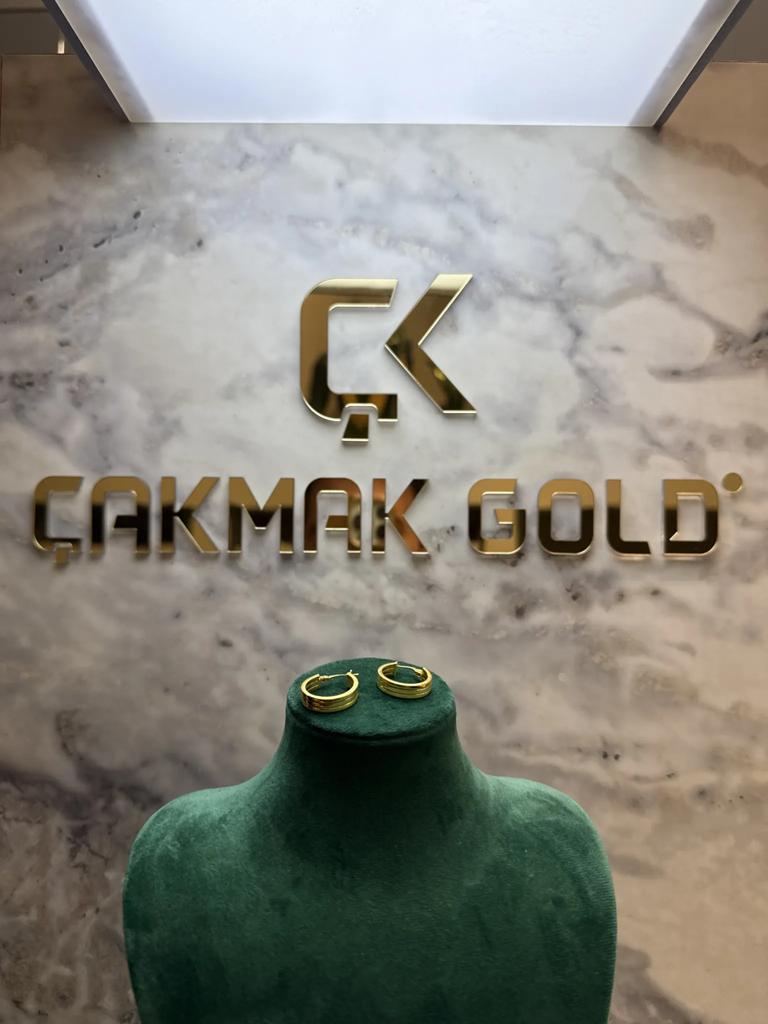 Halka model küpe 