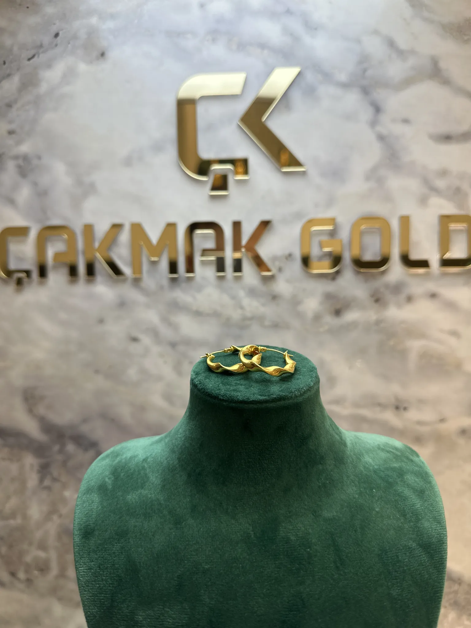 DÖNMELİ HALKA KÜPE 