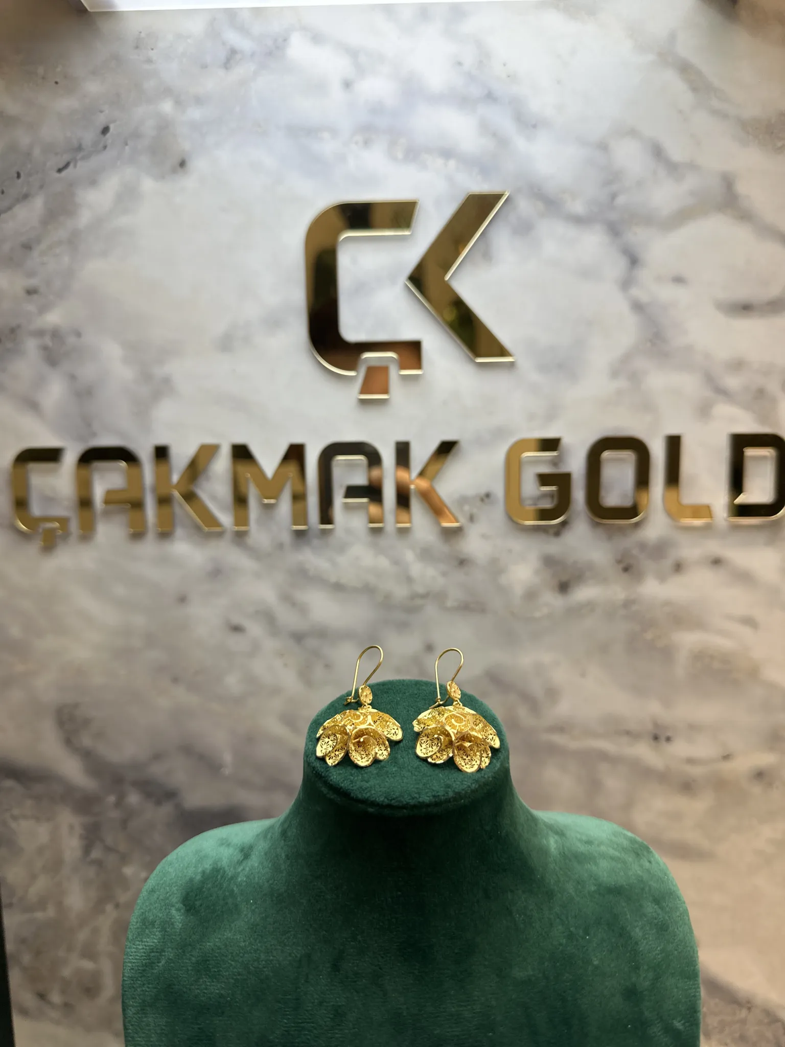 GÜL TASARIMLI KÜPE