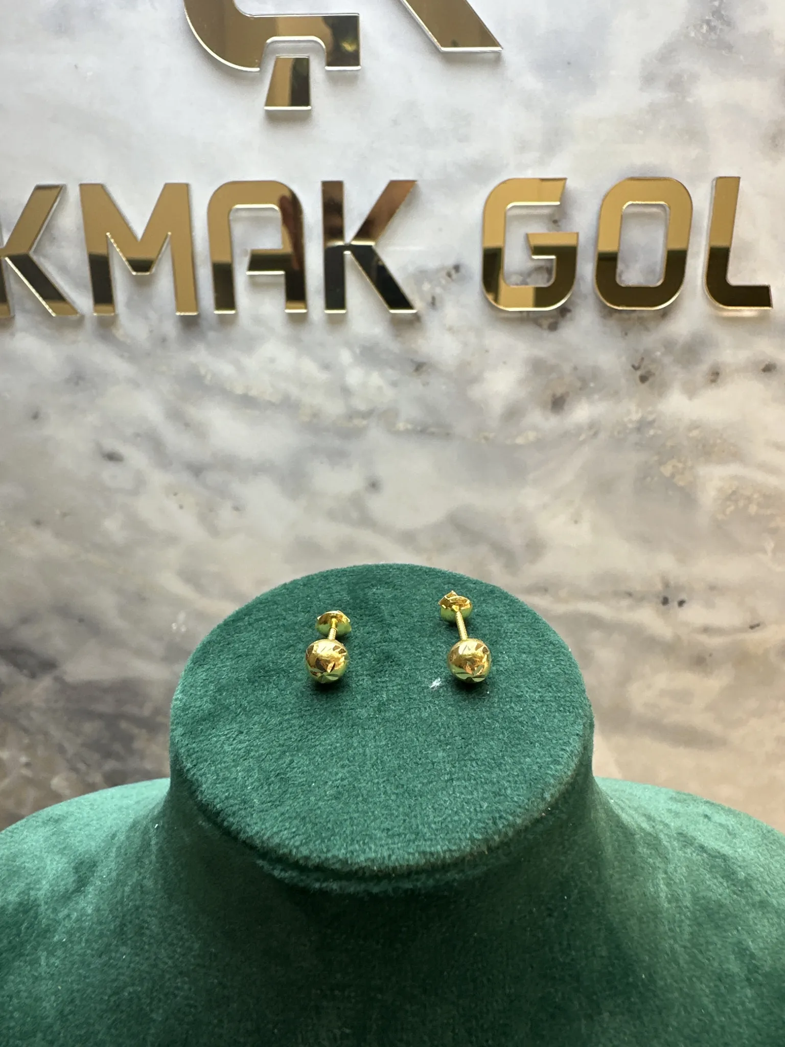 VİDALI TOP KÜPE