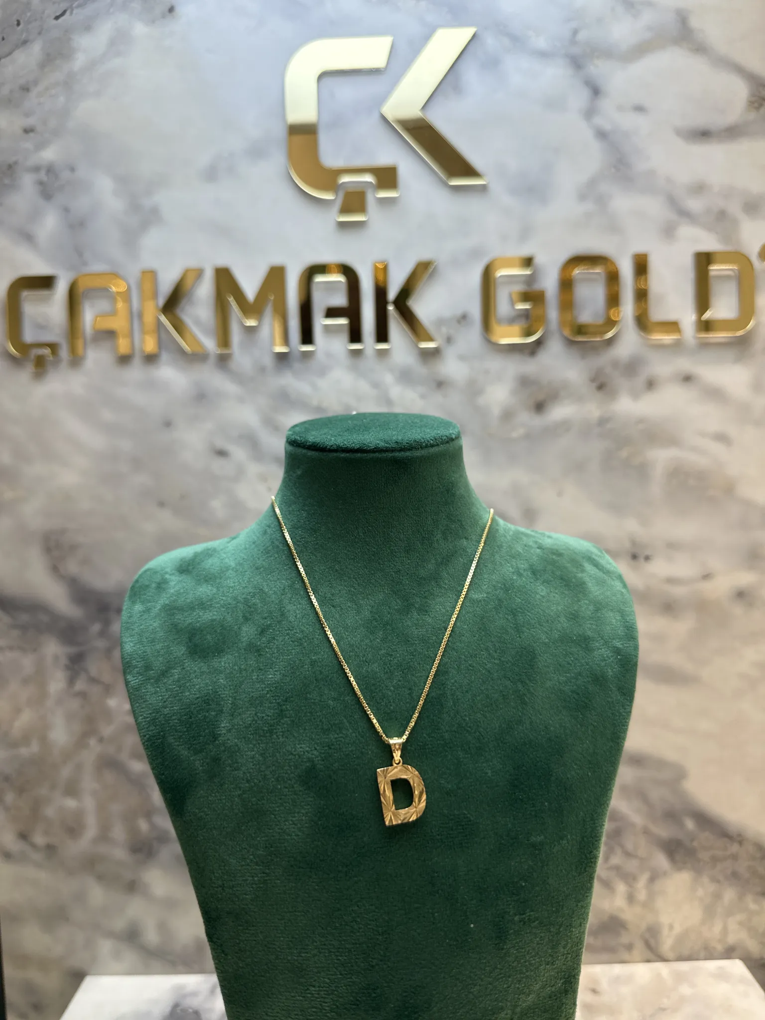 D HARFLİ KOLYE