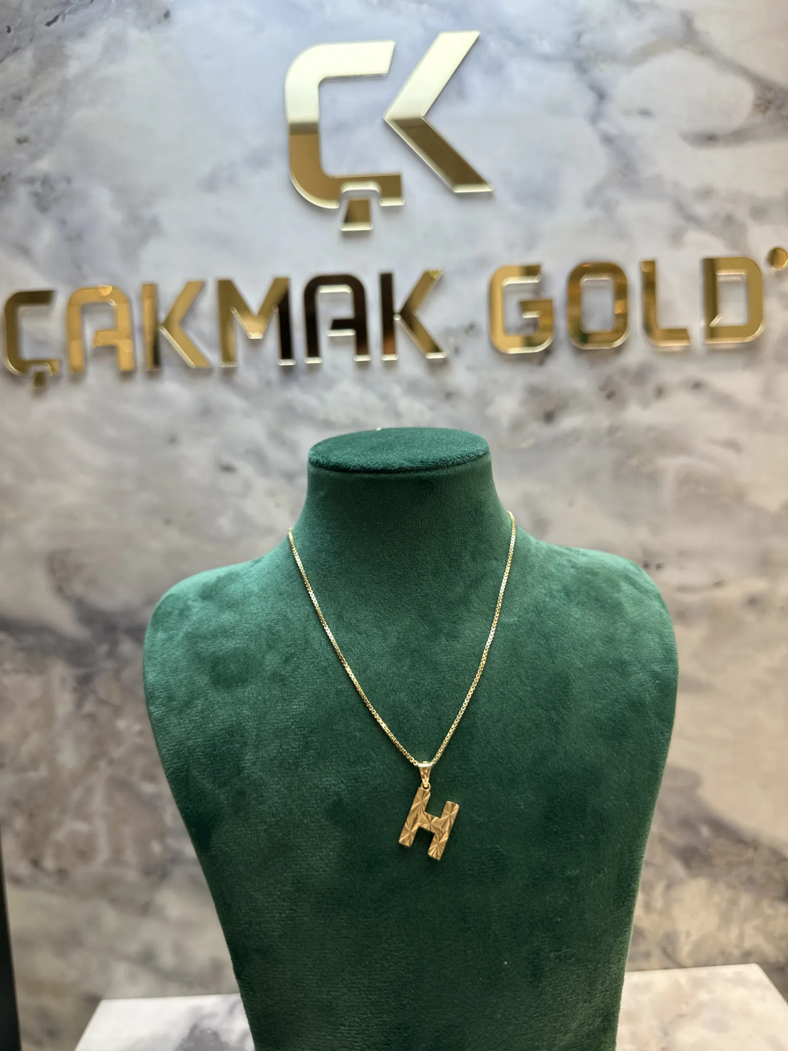 H HARFLİ KOLYE