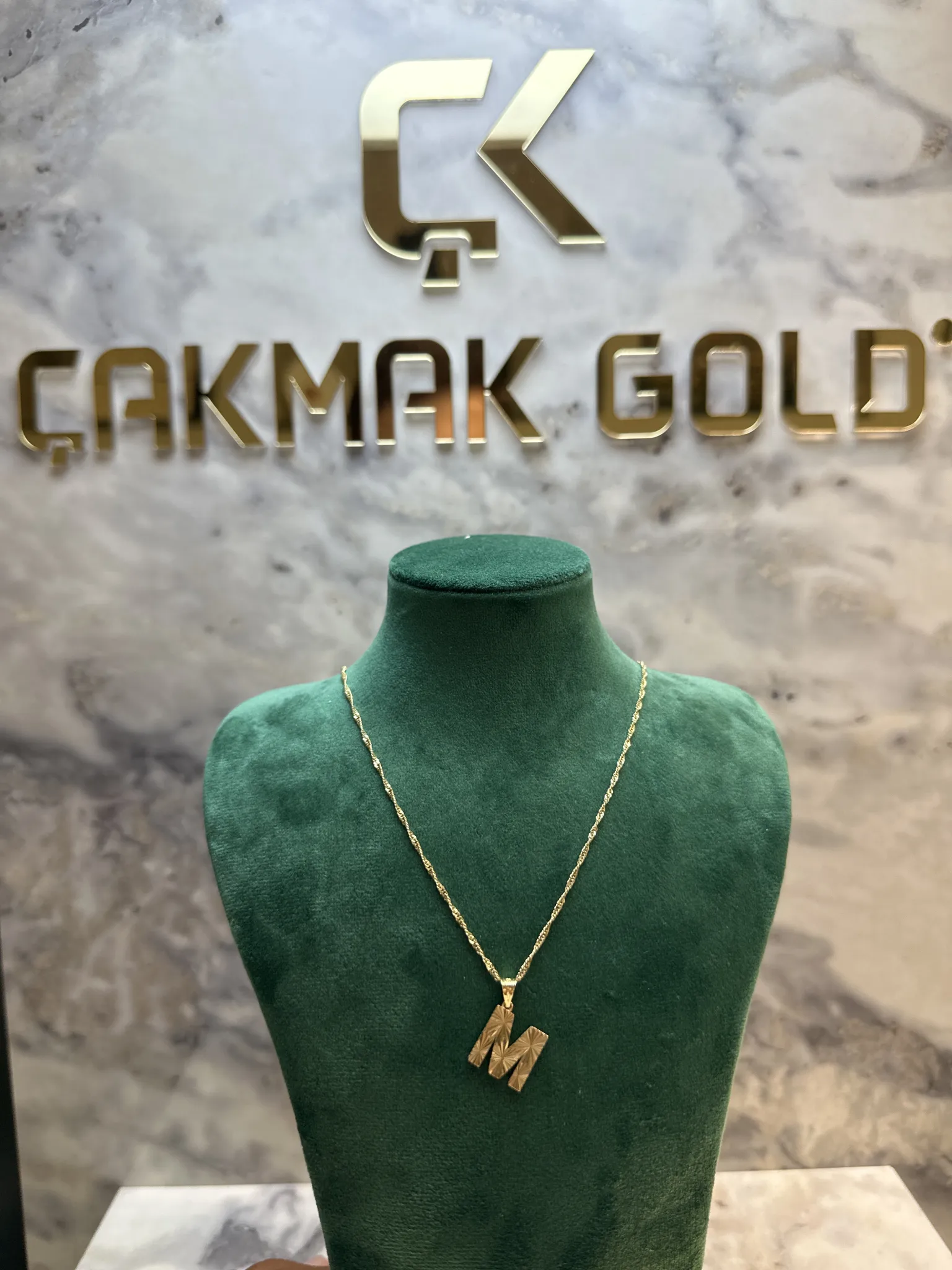 M HARFLİ KOLYE