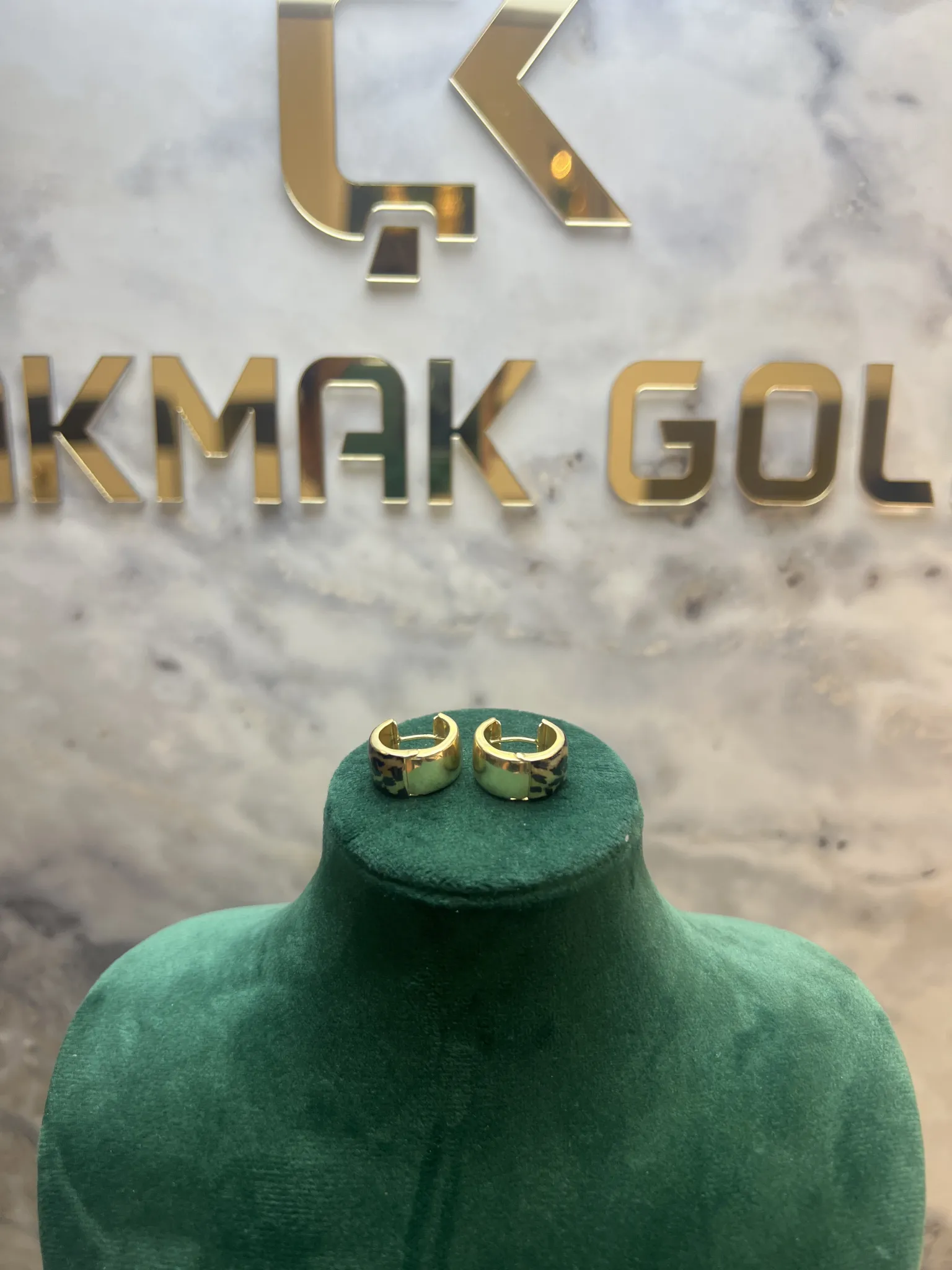 LEOPAR  DESENLİ TASARIM KÜPE