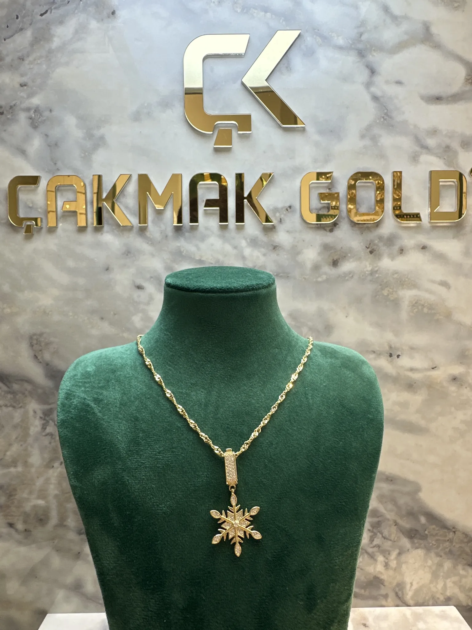 KAR TANESİ KOLYE UCU