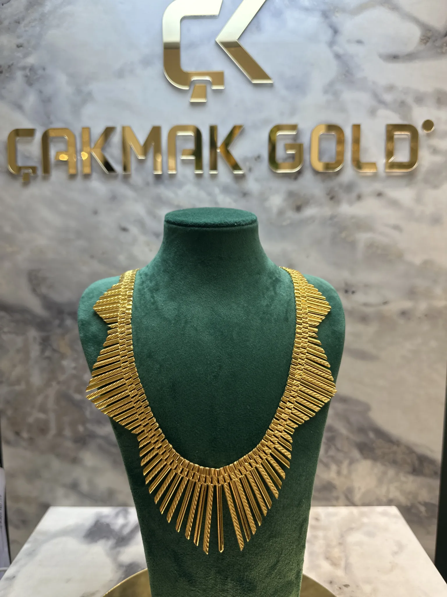 PİRAMİT TASARIM KOLYE