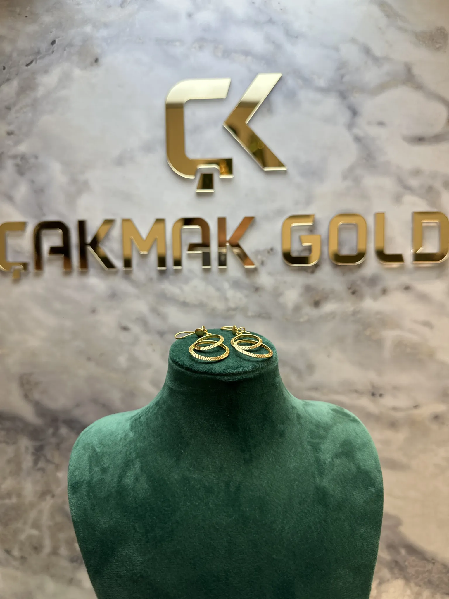 ÇİFT HALKALI TASARIM KÜPE
