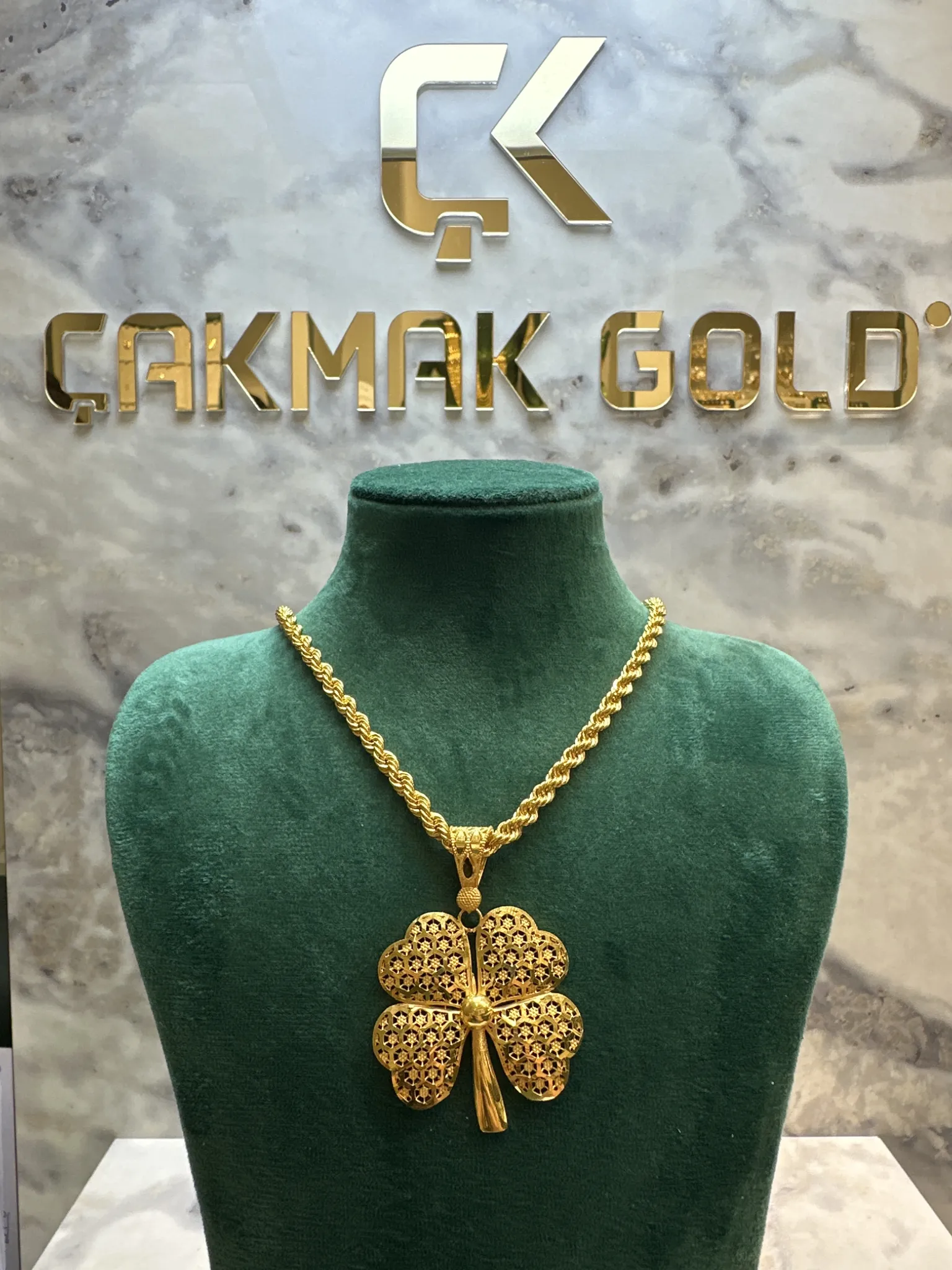 YONCA MODEL KOLYE UCU 