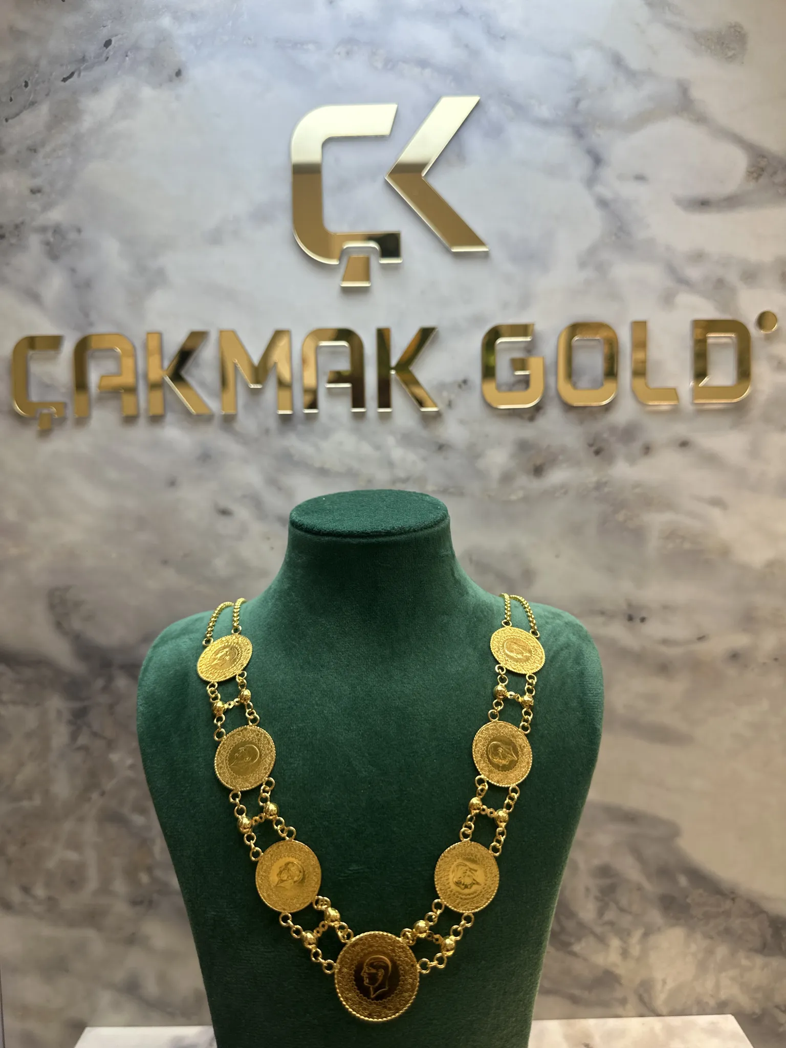 6 ÇEYREKLİ UCU YARIMLI KOLYE
