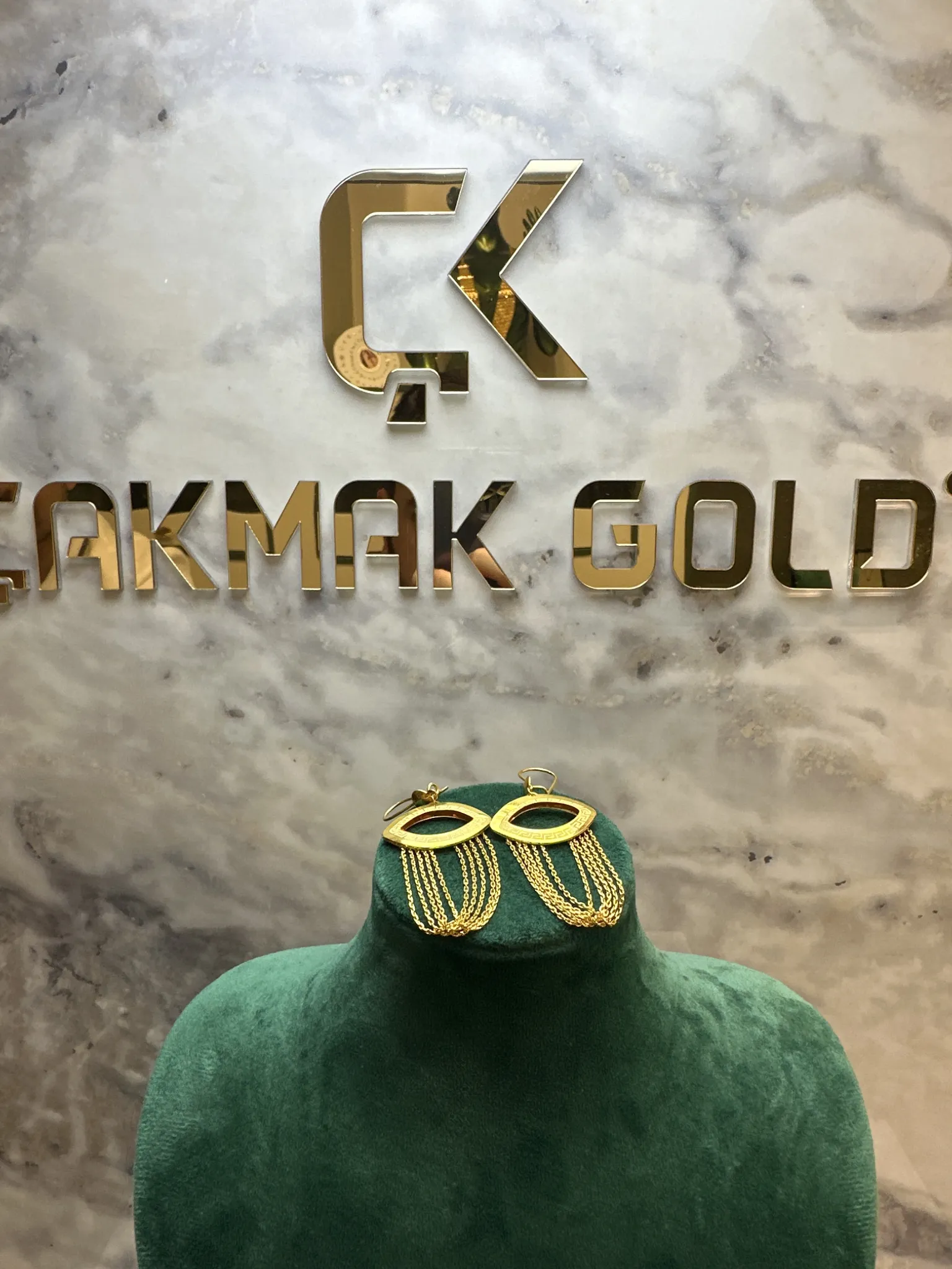 PÜSKÜLLÜ KÜPE