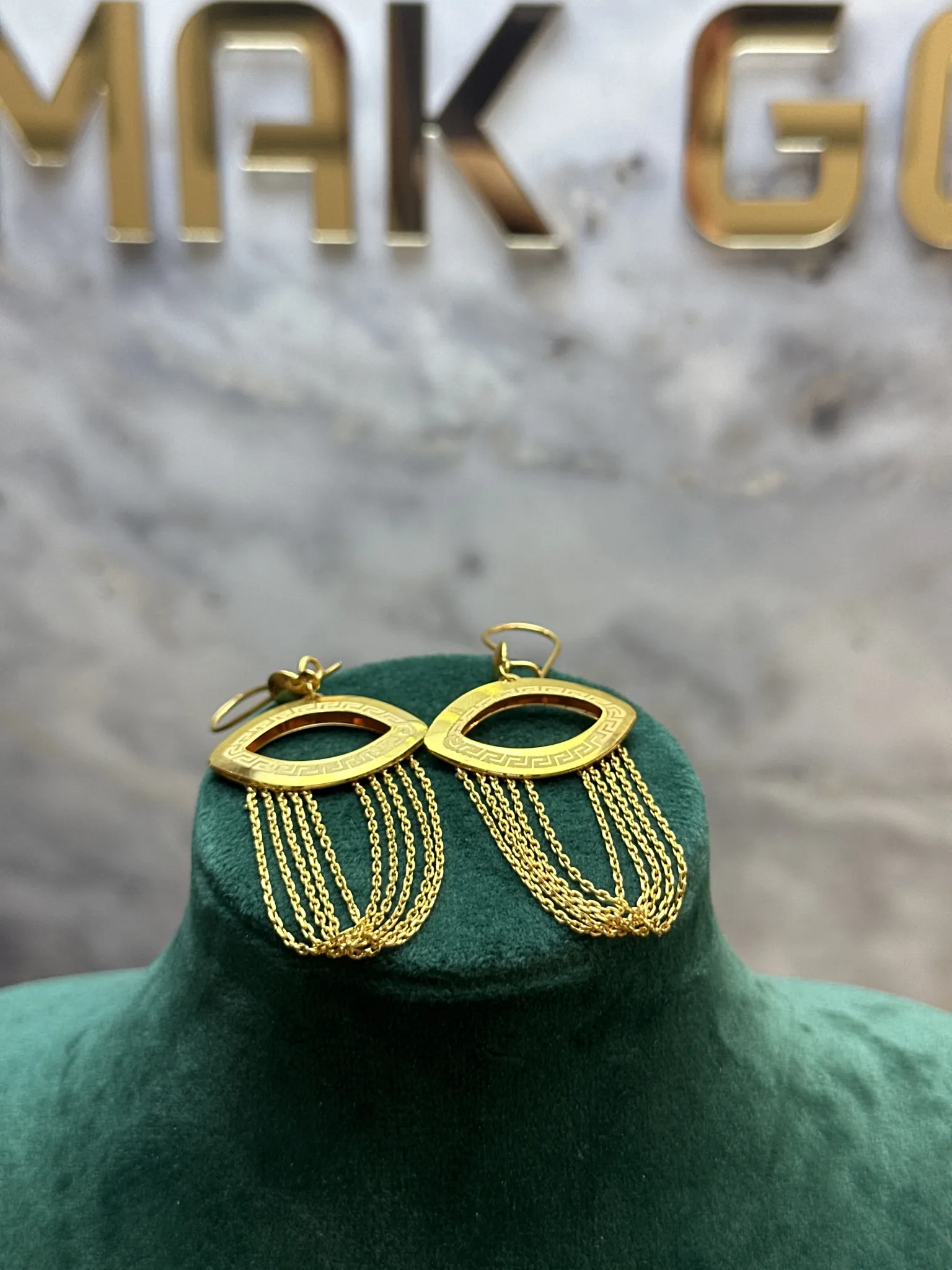 PÜSKÜLLÜ KÜPE