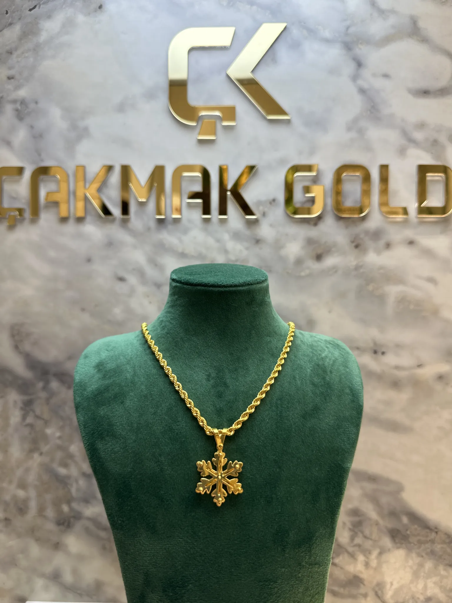 KAR TANESİ KOLYE UCU