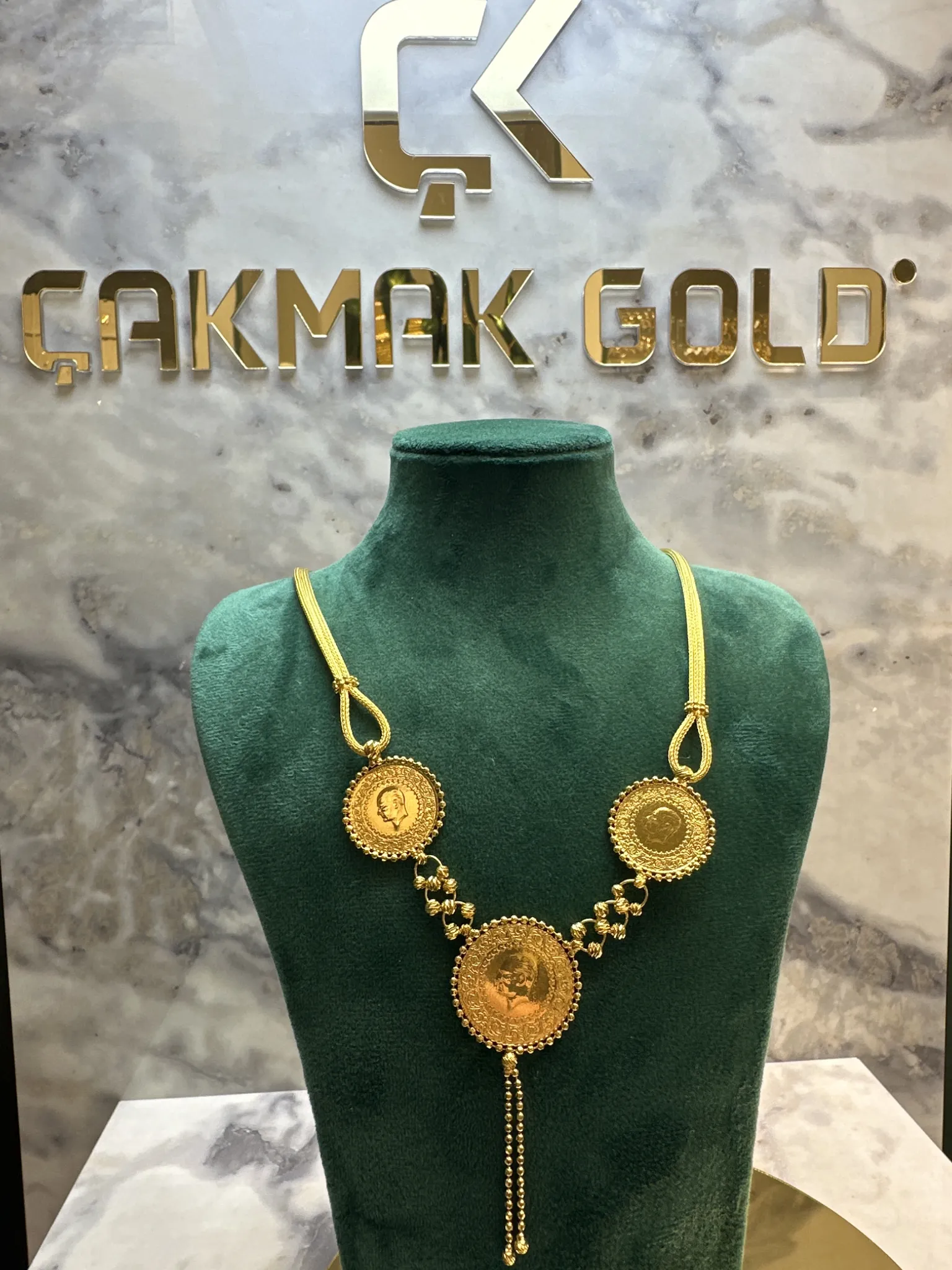 İKİ ÇEYREK BİR YARIMLI TASARIM KOLYE