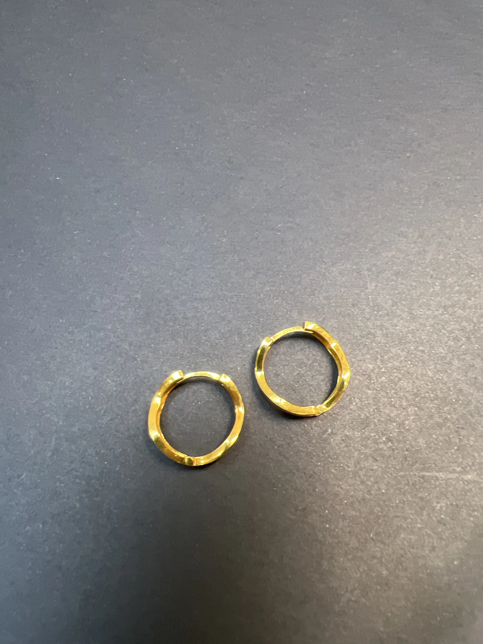 TASARIM KIVRIMLI KÜPE