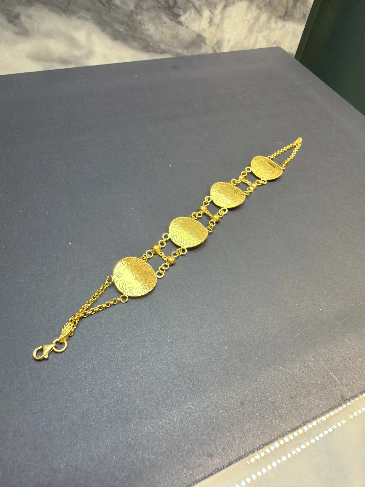 4 ÇEYREKLİ BİLEKLİK